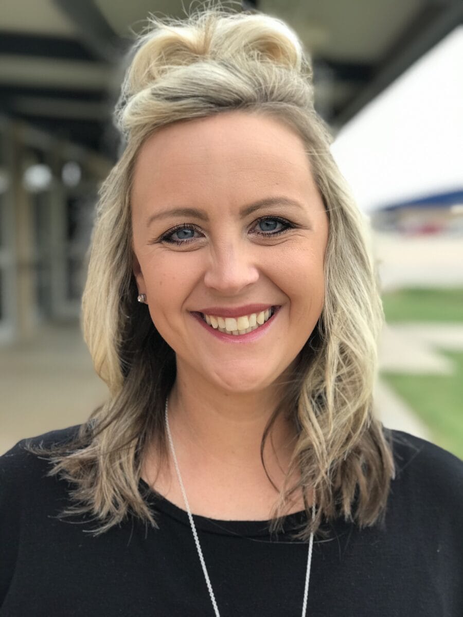 Lindsay Schroder Headshot